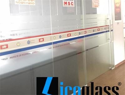 Thi công kính văn phòng trường học 53E Phan Phú Tiên